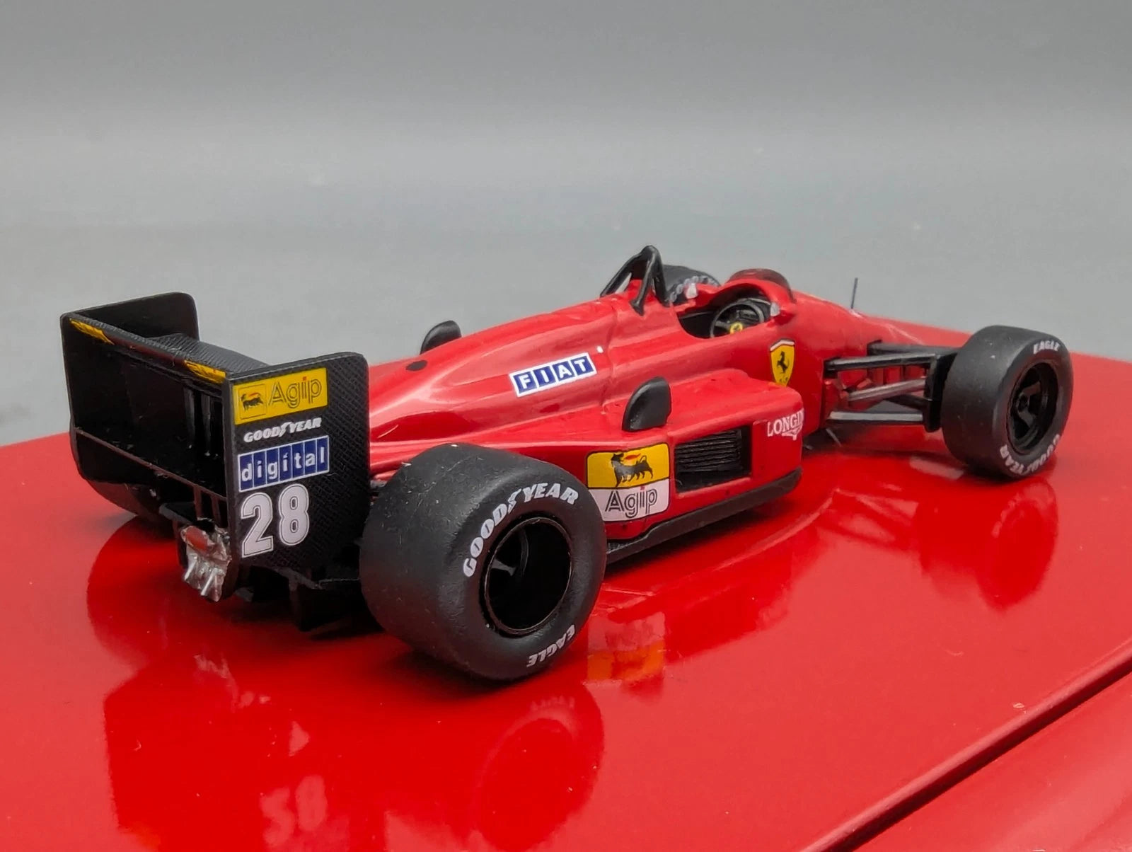 Modellautos 1:43 Ixo Ferrari F1 SF12/87 1987 #28 G Berger Blech-Sammler OVP