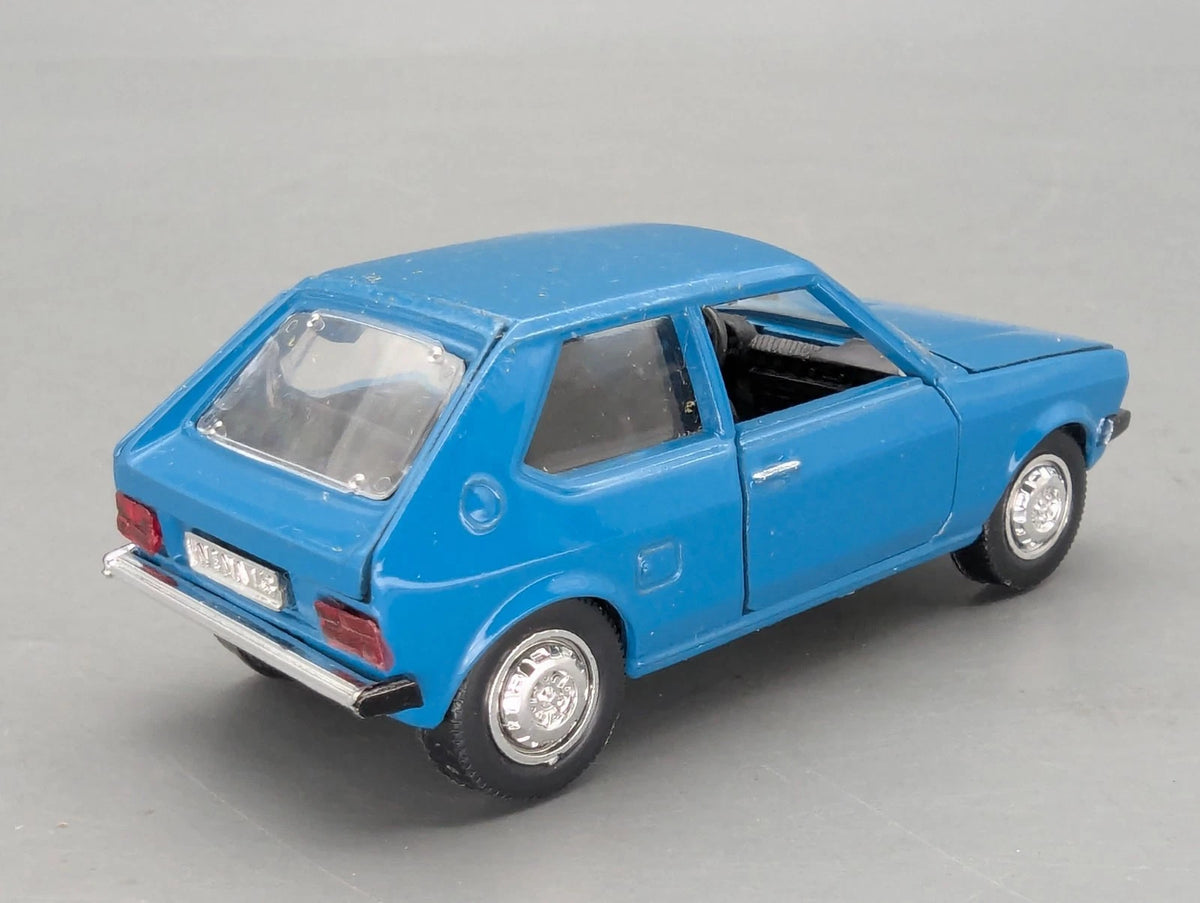 Modellautos 1:43 Schuco 301623 Volkswagen VW Polo in Original Schuco Vitrine