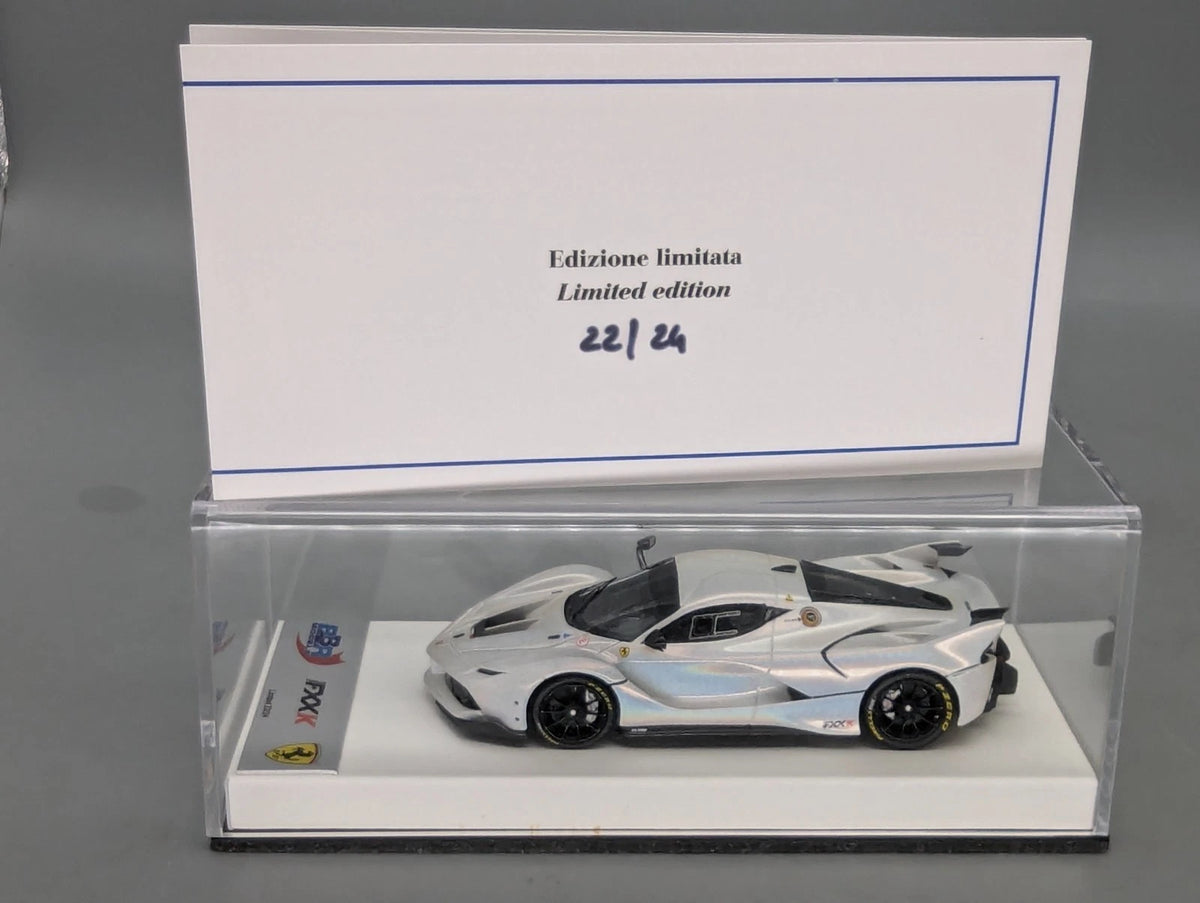 Modellautos 1:43 BBR Ferrari FXX-K Ltd 22/24 auf Lederplatte mit Vitrine und OVP