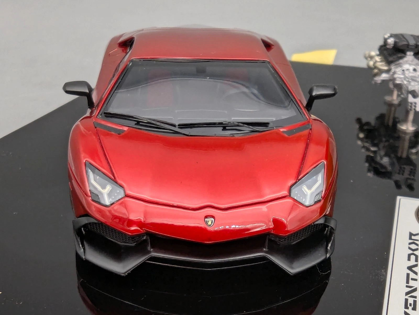 Eidolon Make Up 1:43 Lamborghini Aventador LP720-4 2013 Candy Red Engine Set OVP