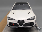 Modellautos 1:18 Solido Alfa Romeo Giulia GTA Blanco Trofeo 2022 OVP