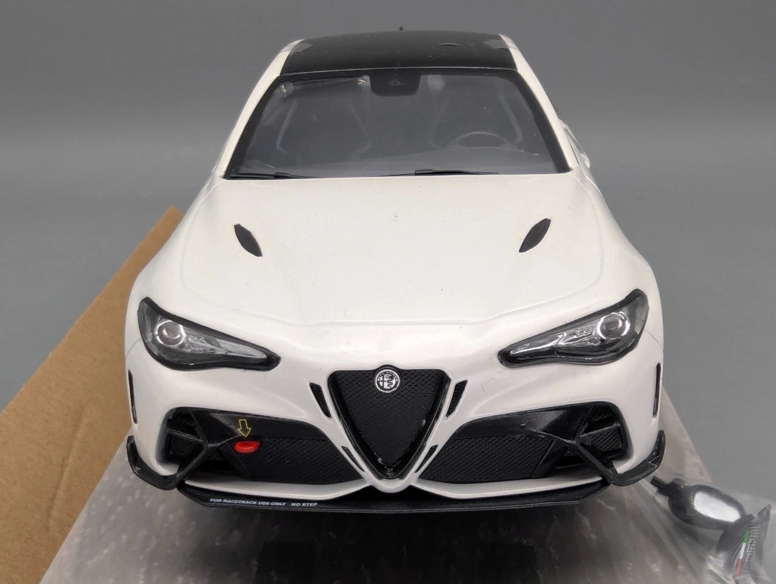 Modellautos 1:18 Solido Alfa Romeo Giulia GTA Blanco Trofeo 2022 OVP