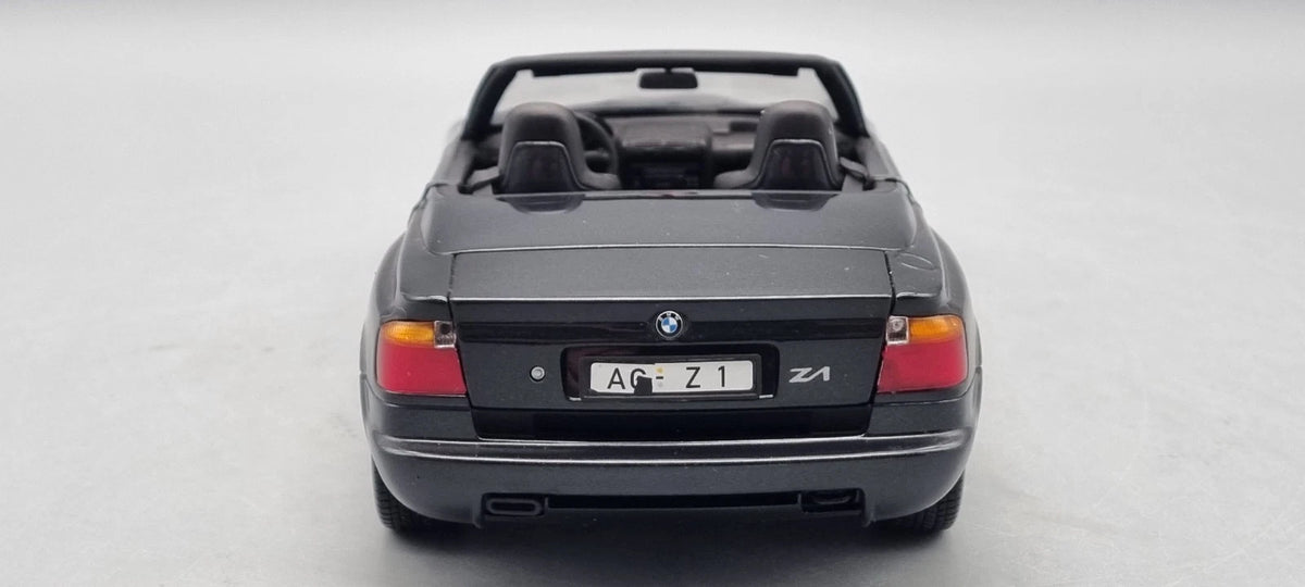 Modellautos 1:18 Minichamps 180 020100 BMW Z1 1988 black metallic OVP