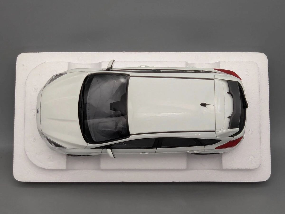 Modellautos 1:18 AUTOart 72951 Ford Focus RS 2016 Frozen White mit OVP