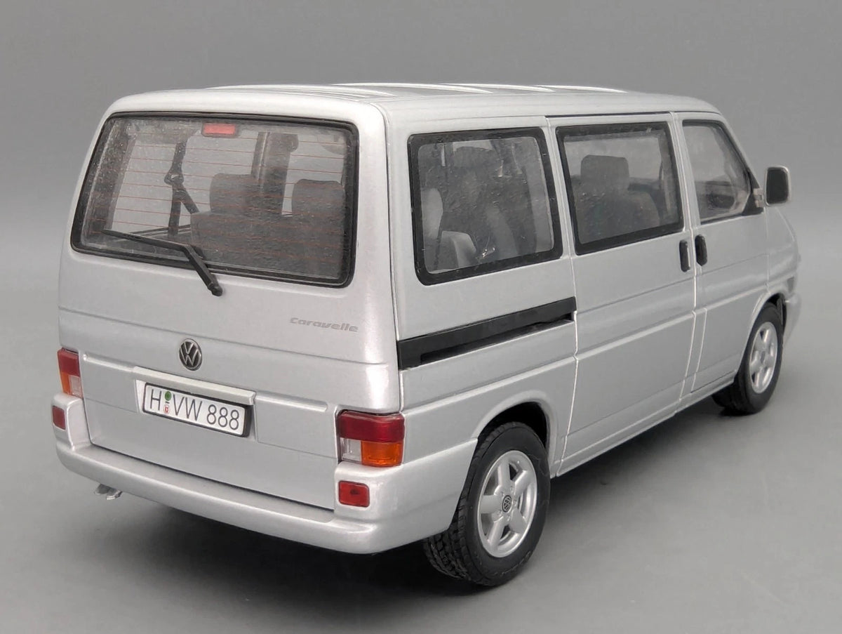 Modellautos 1:18 Schuco Volkswagen VW T4b Caravelle Silber mit OVP