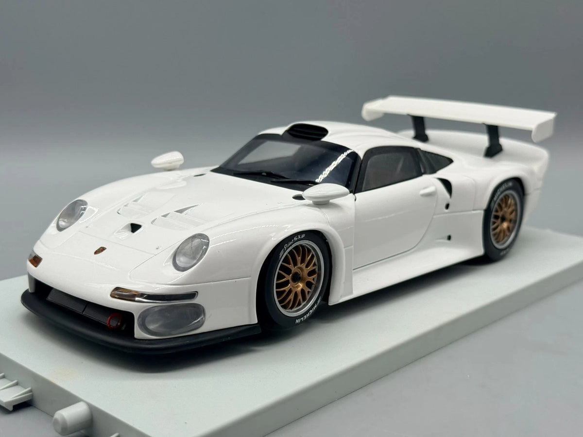 Modellautos 1:18 UT Models Porsche 911 GT1 mit OVP