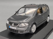 Modellautos 1:43 Minichamps Volkswagen VW Touran 1T 2003 Platingrau Dealer OVP