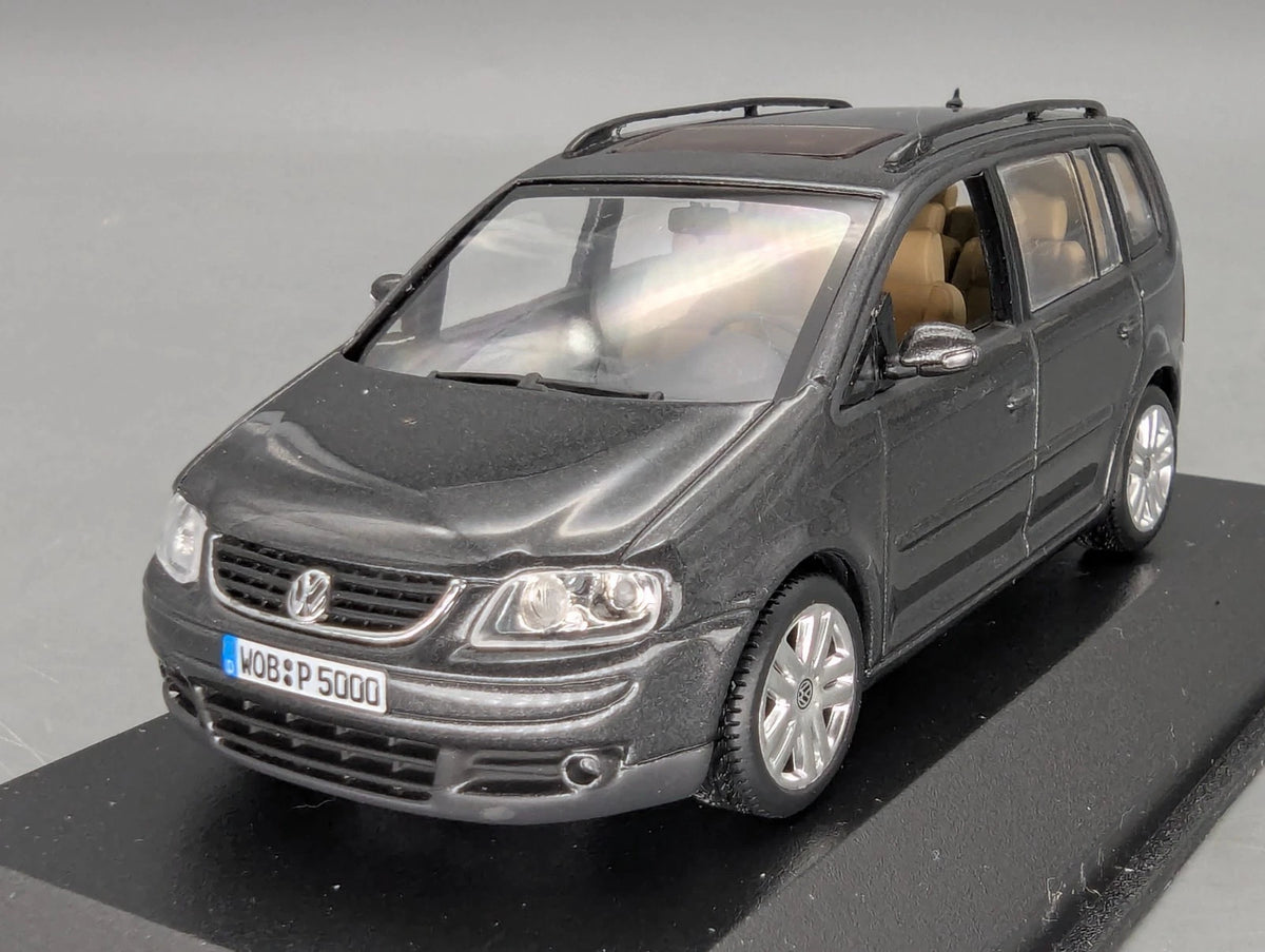 Modellautos 1:43 Minichamps Volkswagen VW Touran 1T 2003 Platingrau Dealer OVP