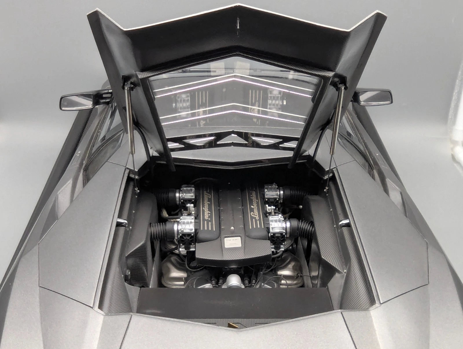Modellautos 1:8 Amalgam Lamborghini Reventon 2007 Ltd 07/199 mit Vitrine und OVP