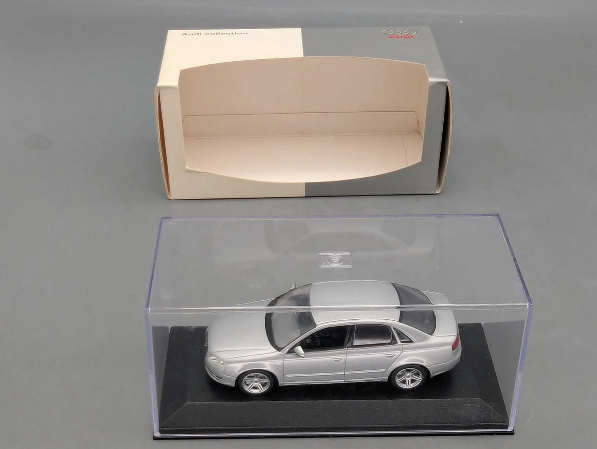Modellautos 1:43 Minichamps Audi A4 B7 Avus Silber Metallic mit Dealer OVP
