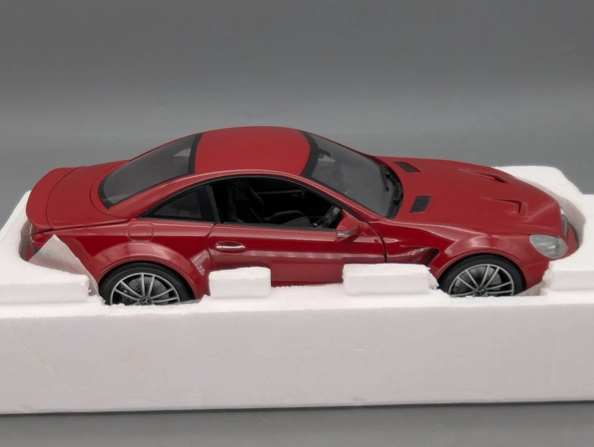 Modellautos 1:18 Minichamps Mercedes Benz SL65 AMG Black Series 2009 Rot OVP