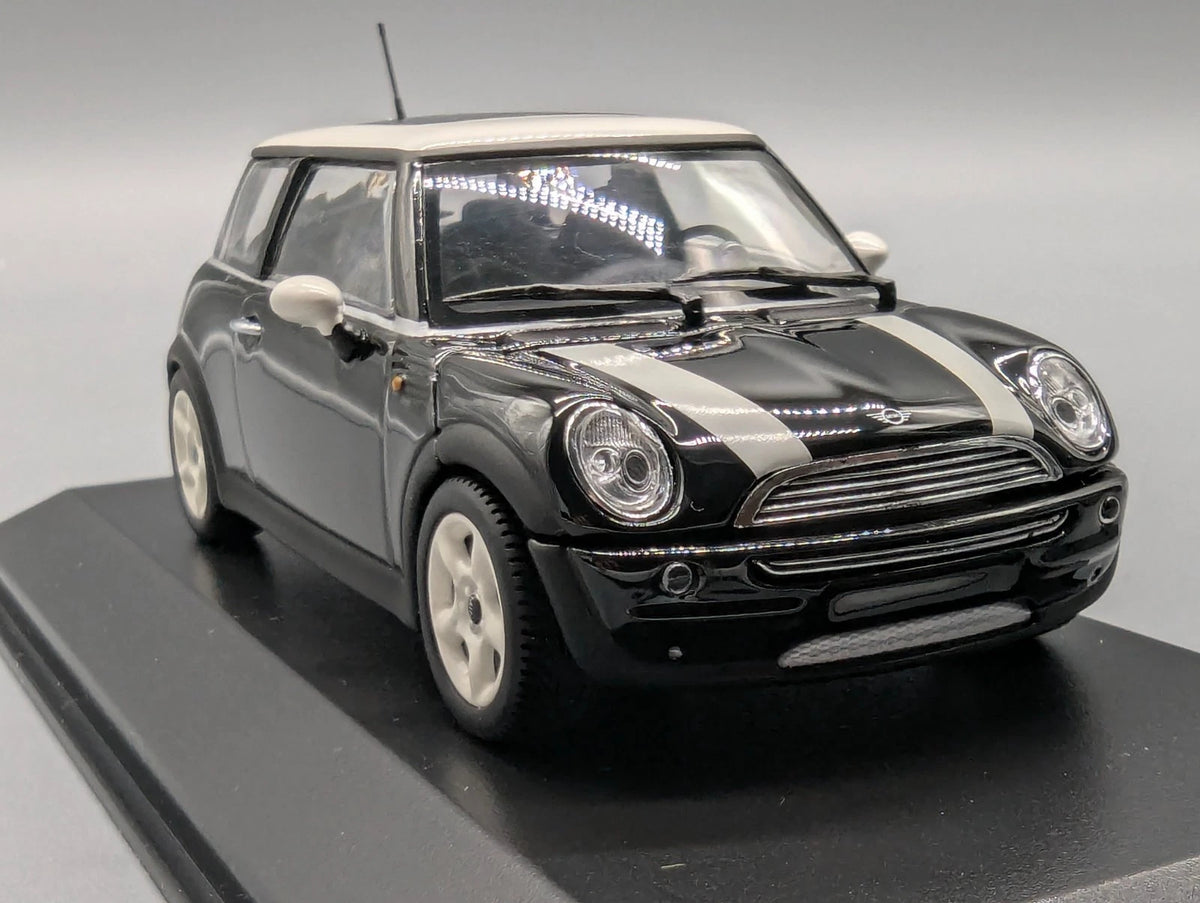 Modellautos 1:43 Minichamps Mini Cooper 2001 Black mit Haube zum Öffnen mit OVP