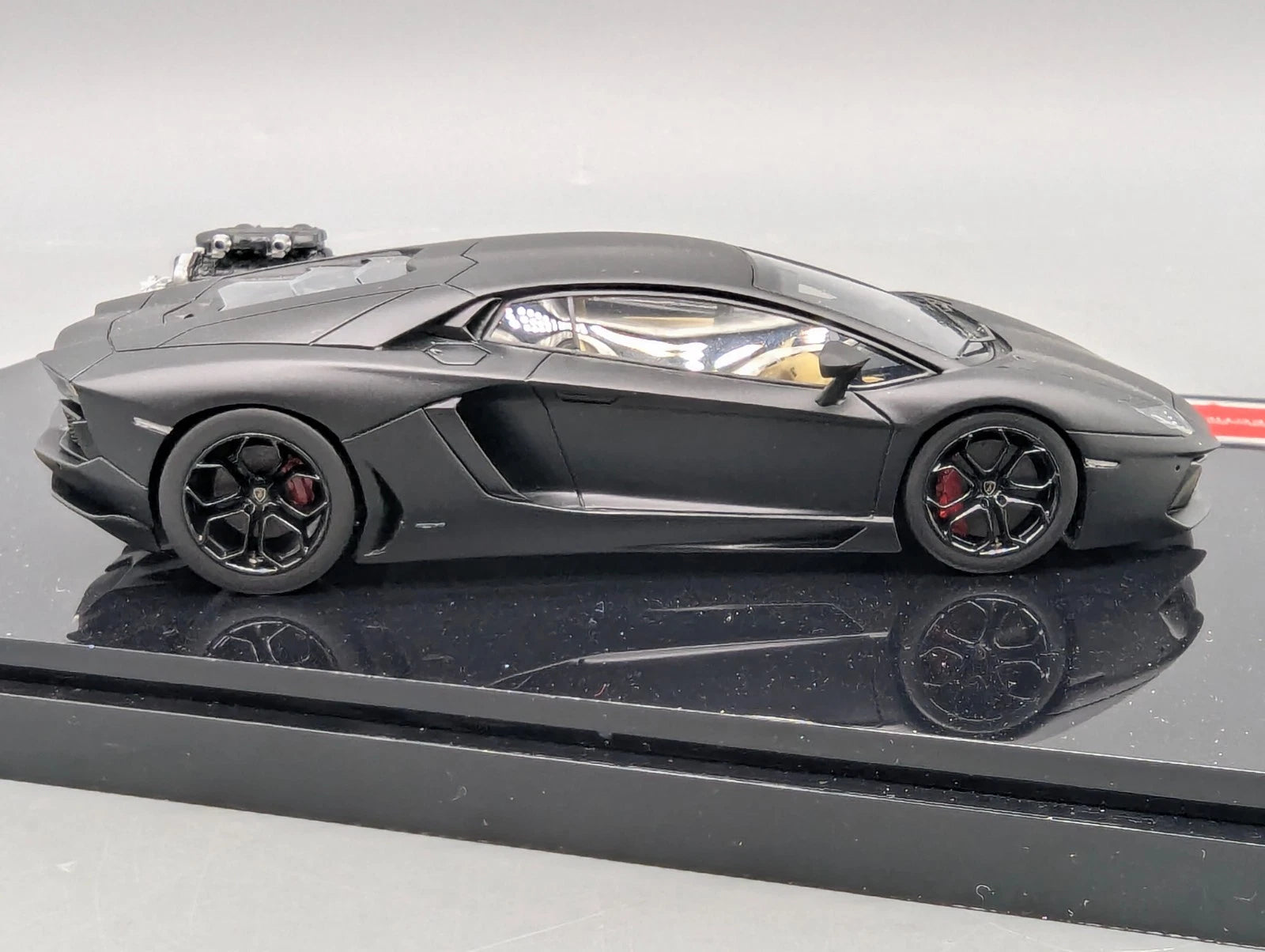 Eidolon Make Up 1:43 Lamborghini Aventador LP700-4 2011 Engine Set Matt Blck OVP