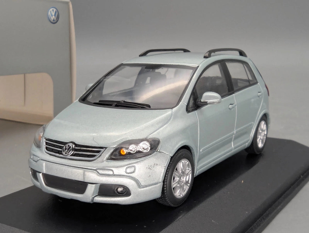 Modellautos 1:43 Minichamps Volkswagen VW Golf Plus Comfortline mit Dealer OVP