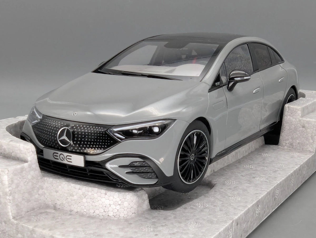 Modellautos 1:18 NZG Mercedes Benz EQE Alpin Grau Uni mit Dealer OVP