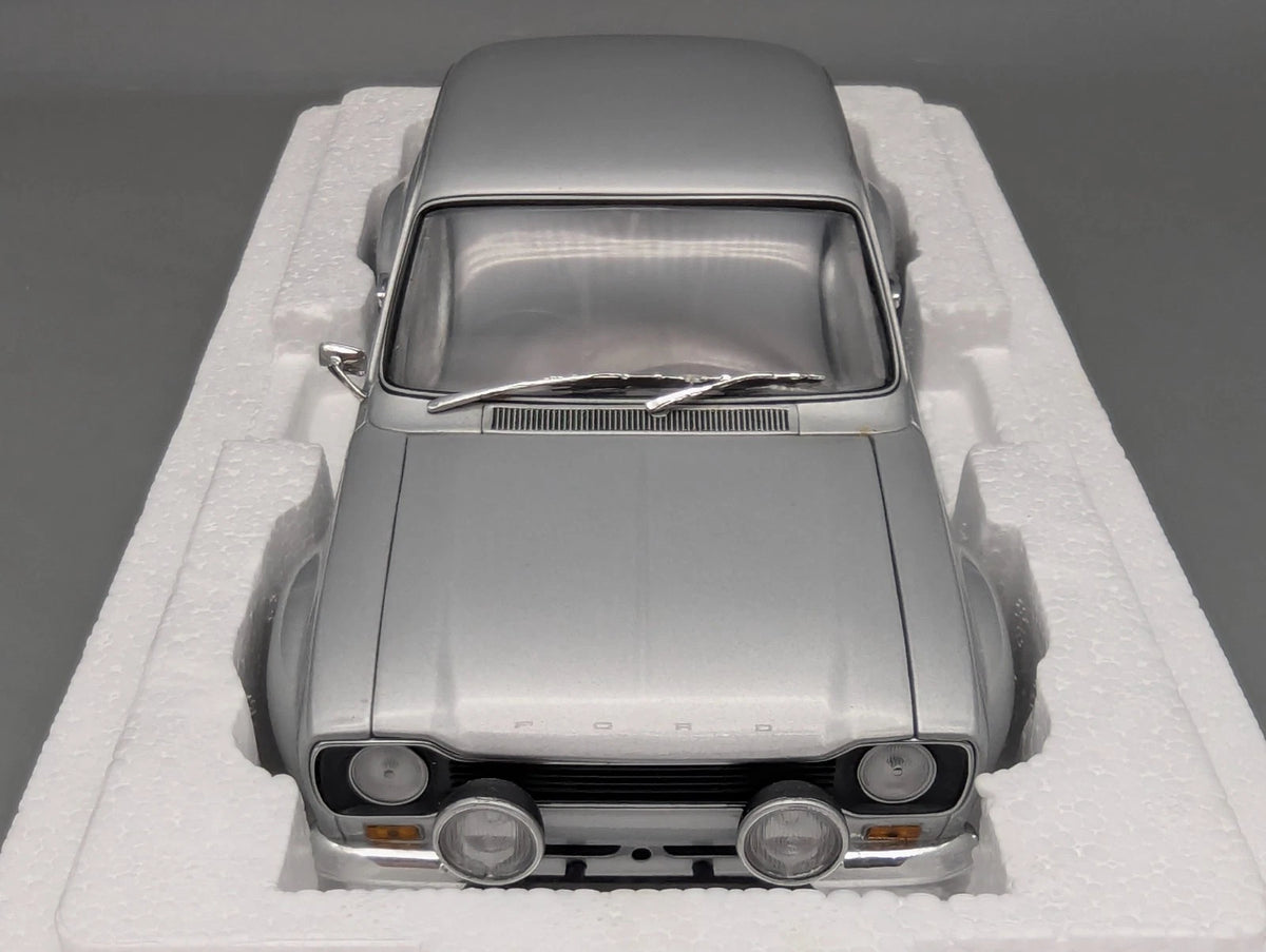 Modellautos 1:18 Minichamps Ford Escort I RS 1600 AVO 1970 Rechtslenker mit OVP