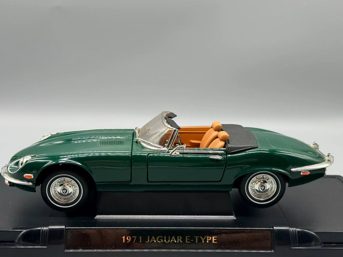 Modellautos 1:18 Road Signature Jaguar E-Type 1971 mit OVP