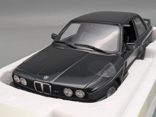Modellautos 1:18 Minichamps BMW M3 Street Version 1987 mit OVP