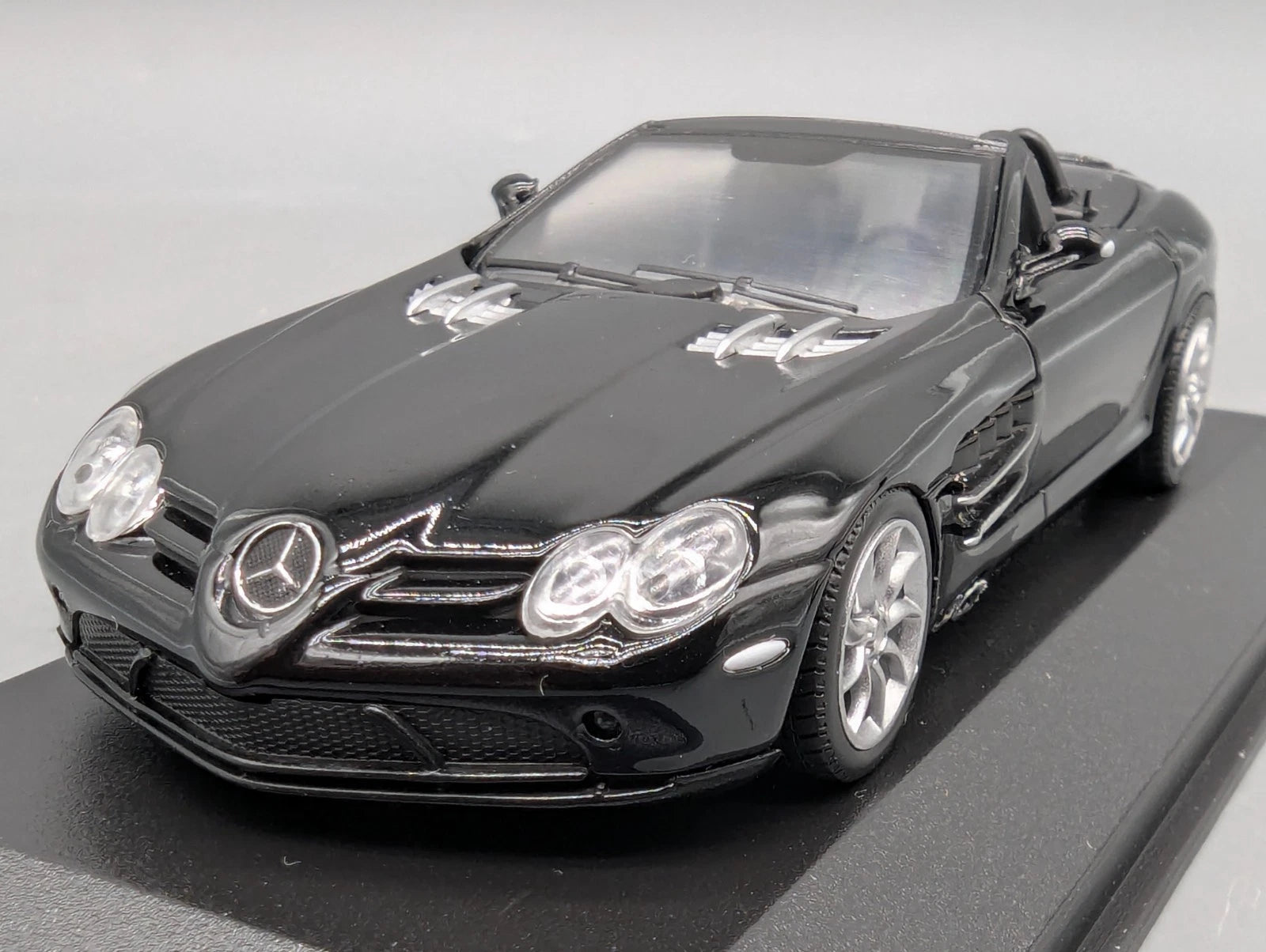 Modellautos 1:43 Minichamps Mercedes Benz SLR McLaren Roadster 2007 mit OVP