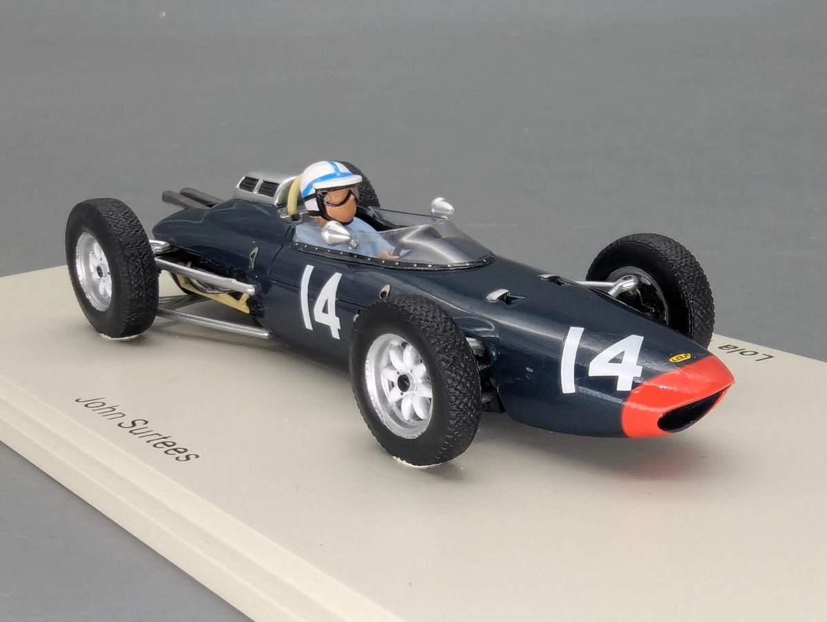 Modellautos 1:43 Spark S1815 Lola MK4 2nd German GP 1962 #14 Surtees Vitrine