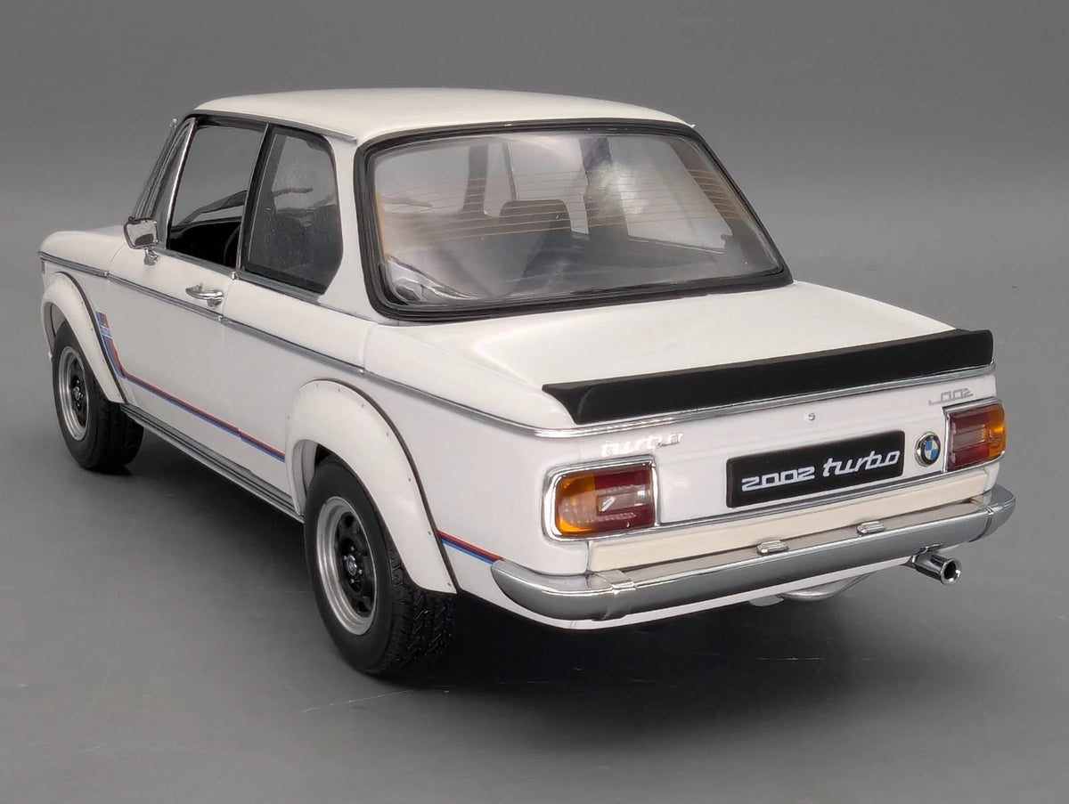 Modellautos 1:18 AUTOart Millenium 70501 BMW 2002 Turbo White mit OVP