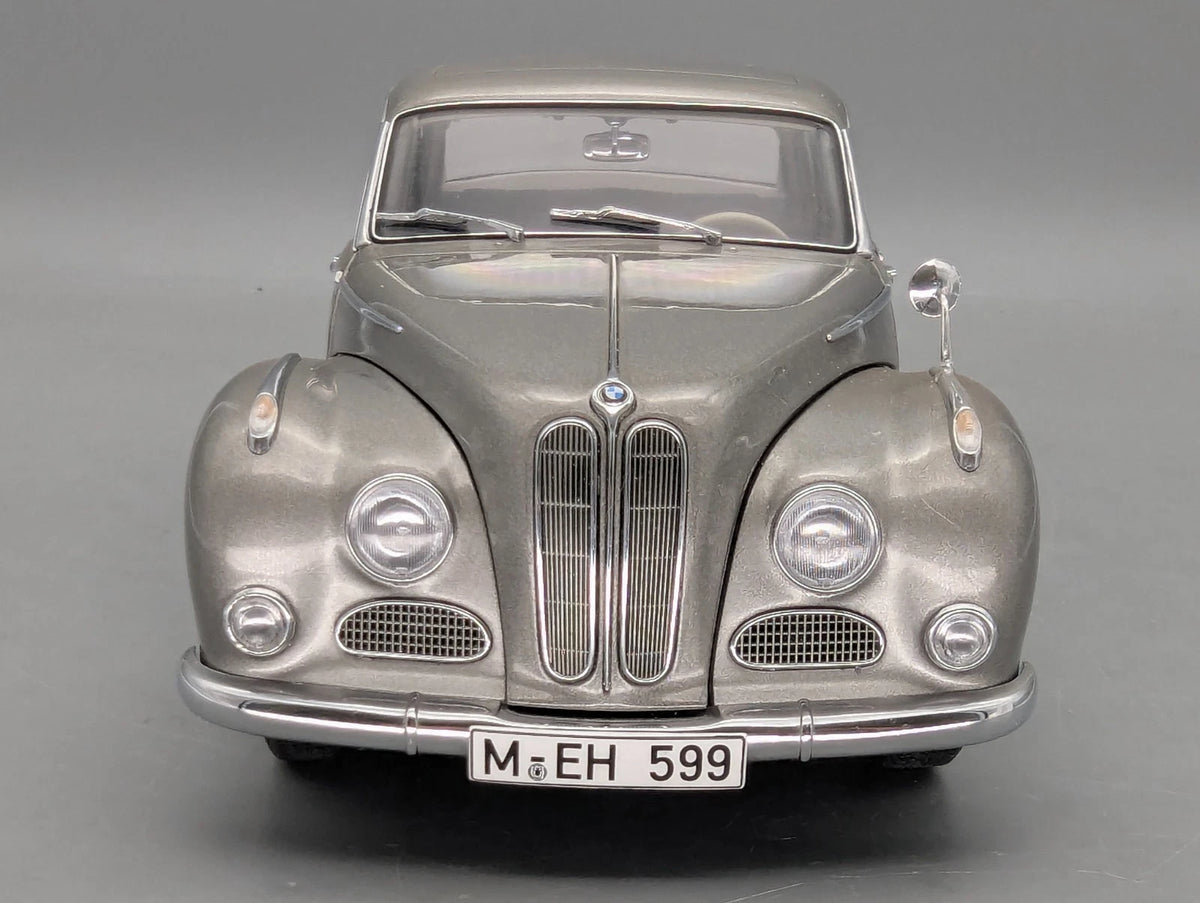 Modellautos 1:18 AUTOart Millenium 70591 BMW 502 2.6 Luxus Silver Beige mit OVP