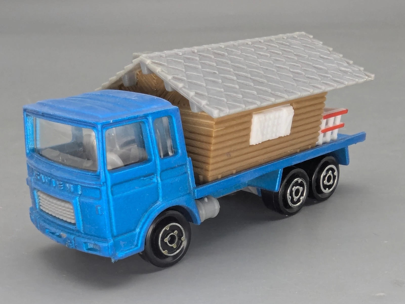 Modellautos 1:100 Majorette 236 Saviem Chalet Original Majorette Vitrine
