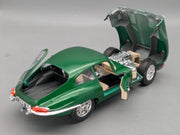 Modellautos 1:18 Bburago Jaguar E 1961 Metallic Grün mit Vitrine