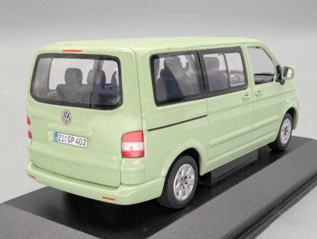 Modellautos 1:43 Minichamps Volkswagen VW T5 Multivan 2003 Lintgrün OVP