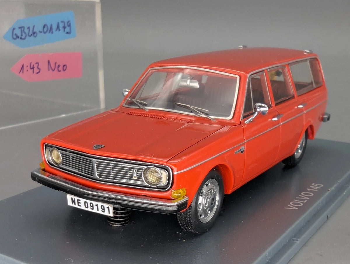Modellautos 1:43 Neo Scale Models Volvo 145 Orange mit Hund mit Vitrine