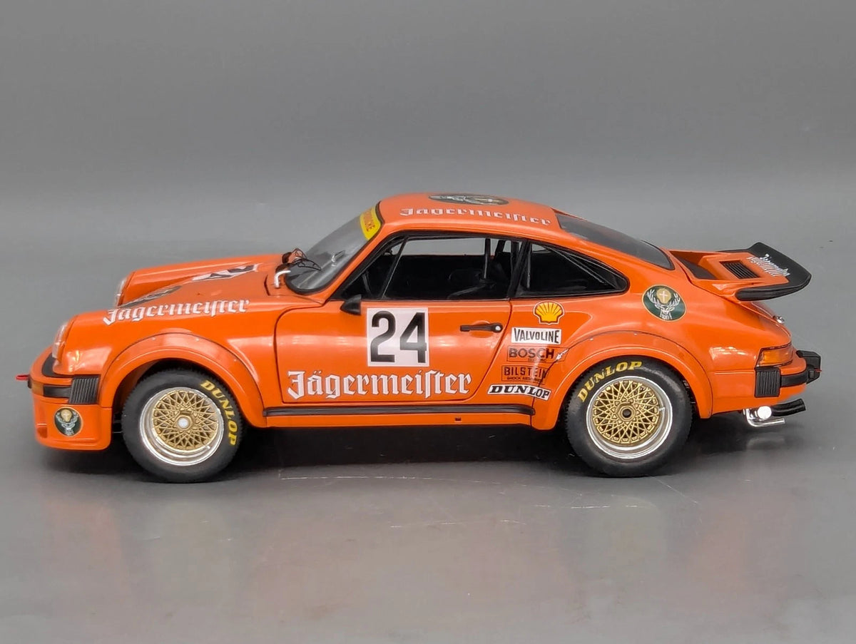 Modellautos 1:18 Schuco Porsche 934 RSR Jägermeister Max und Moritz #24 mit OVP
