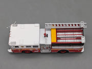 Modellautos 1:43 vermtl. Ixo Seagrave Marauder II Feuerwehr New York in Vitrine