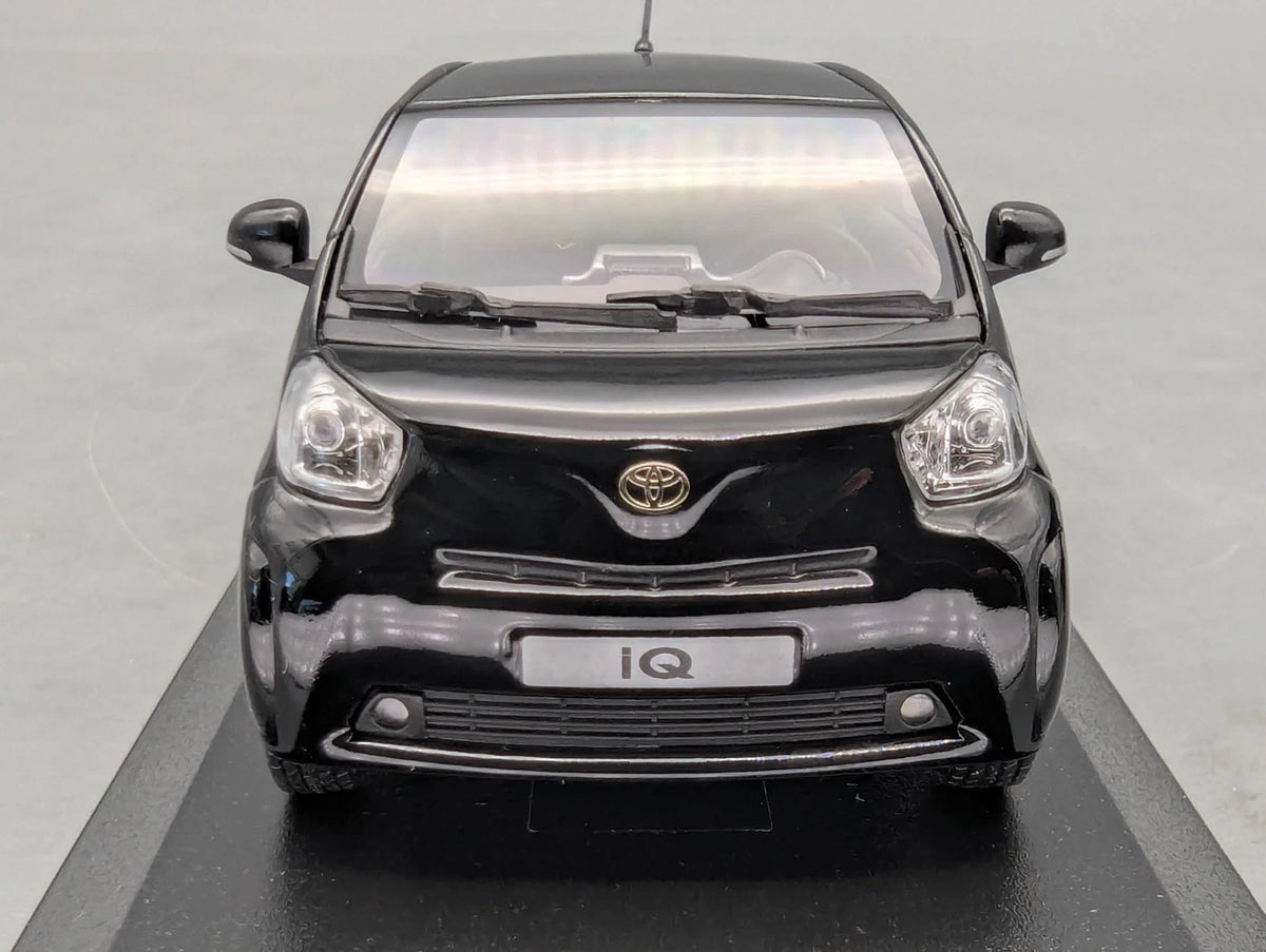 Modellautos 1:43 Minichamps Toyota IQ Schwarz mit OVP