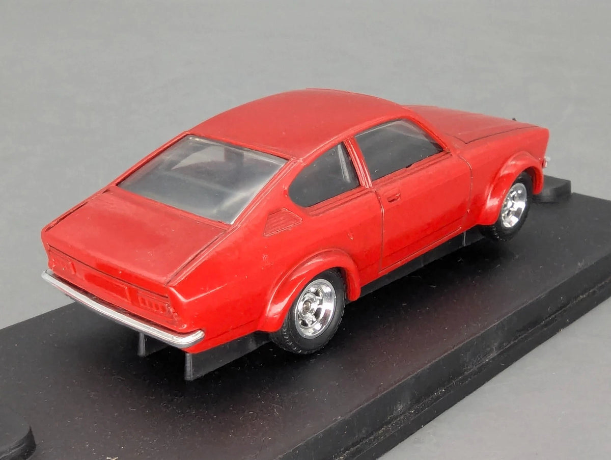 Modellautos 1:43 Verem Opel Kadett Coupe GTE  mit Original Verem Vitrine