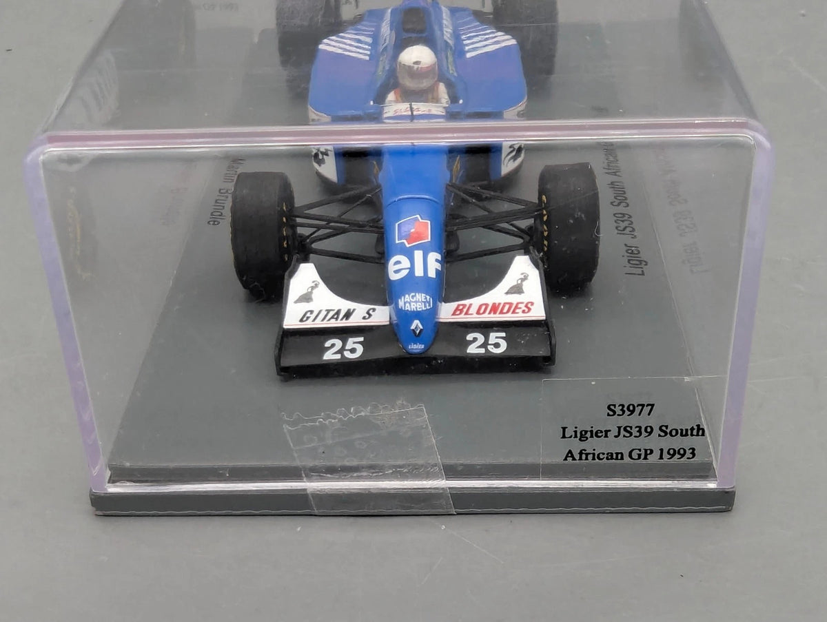 Modellautos 1:43 Spark S3977 Ligier JS39 South African GP 1993 #25 Vitrine