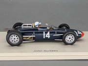 Modellautos 1:43 Spark S1815 Lola MK4 2nd German GP 1962 #14 Surtees Vitrine