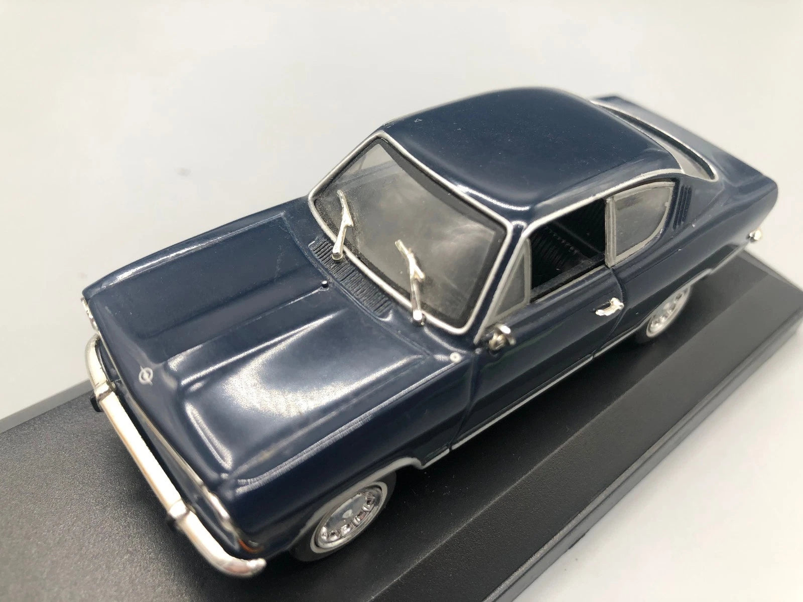 Modellautos 1:43 Vitesse Opel Kadett B Coupe mit Vitrine