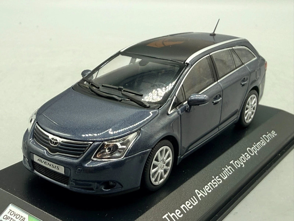 Modellautos 1:43 Minichamps Toyota Aventis mit OVP