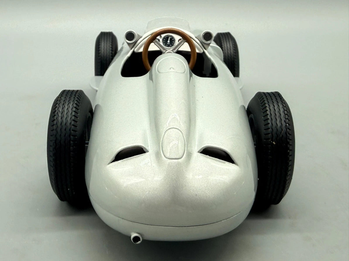 Modellautos 1:18 Werk83 Mercedes-Benz W196 Formula 1 1955 Silber mit OVP