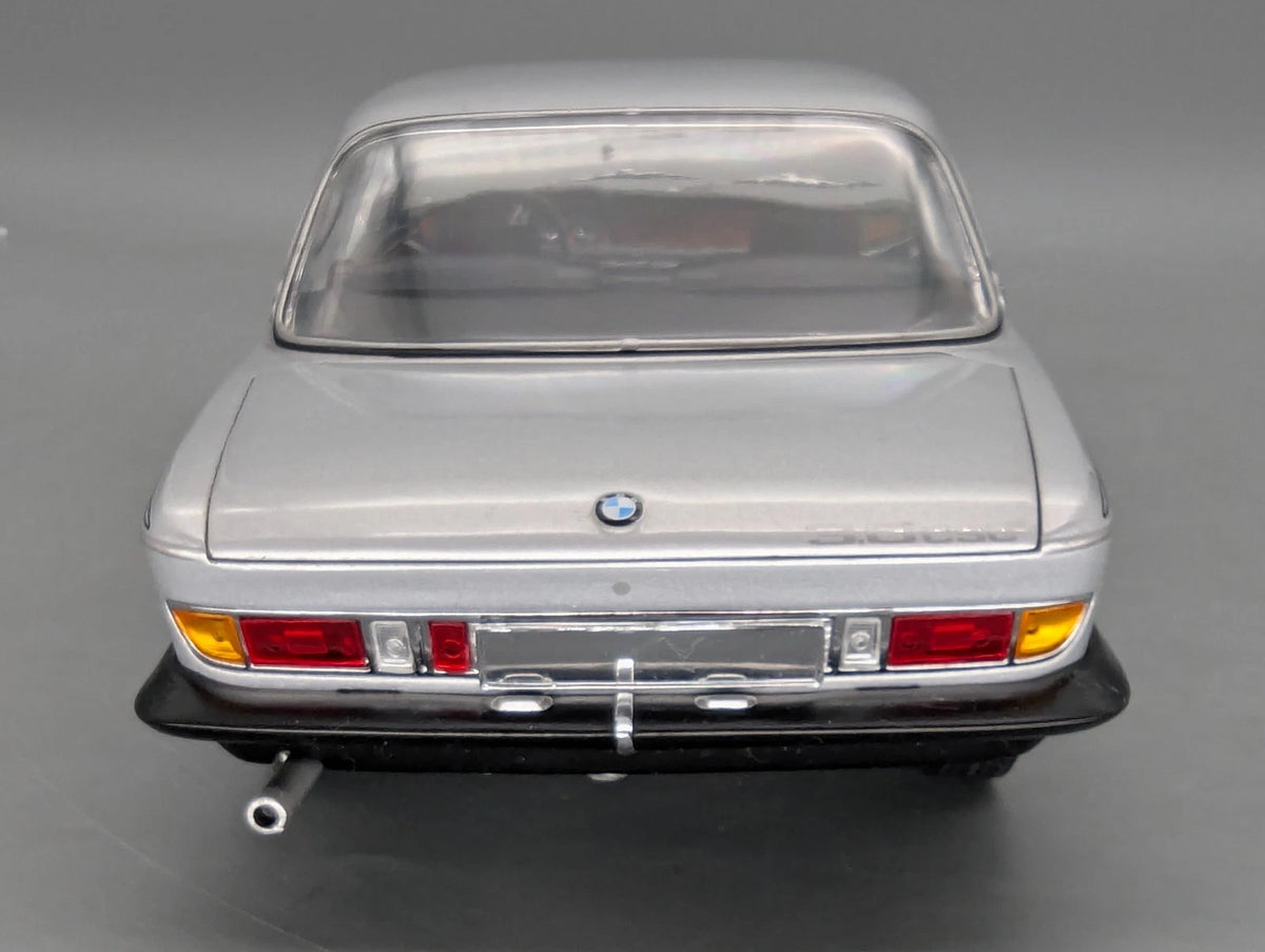 Modellautos 1:18 Minichamps BMW 3.0 CSL 1972 mit OVP