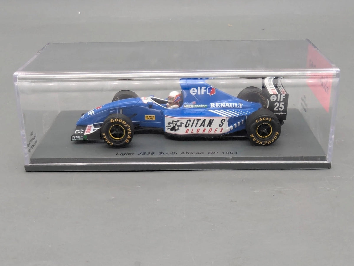Modellautos 1:43 Spark S3977 Ligier JS39 South African GP 1993 #25 Vitrine