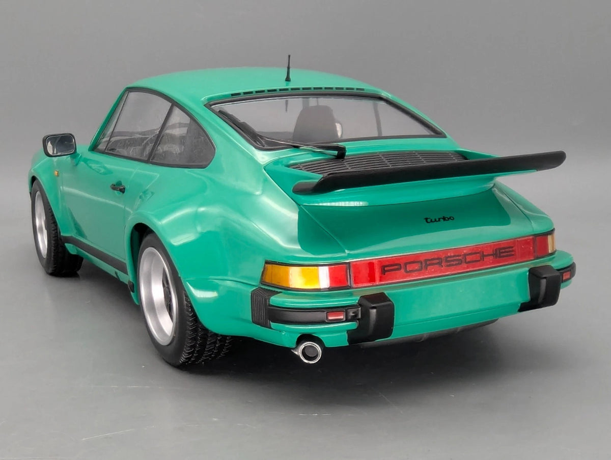 Modellautos 1:12 Minichamps Porsche 911 Turbo 1977 Grün mit OVP