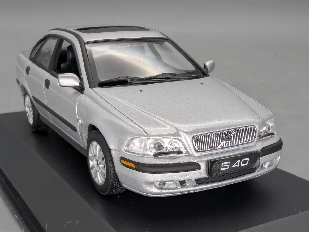 Modellautos 1:43 Minichamps Volvo S40 Silber Metallic mit Dealer OVP