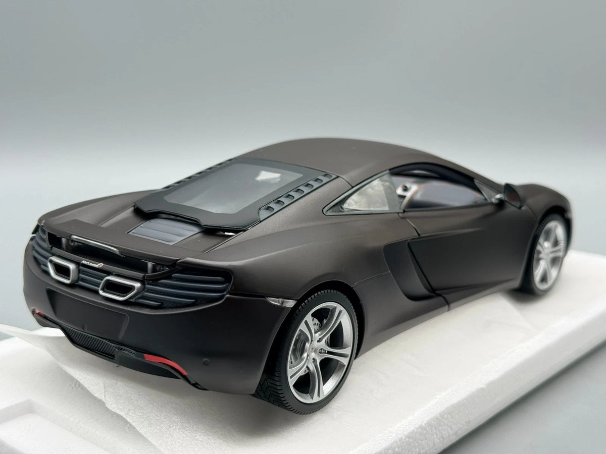 Modellautos 1:18 Minichamps McLaren MP4-12C mit OVP