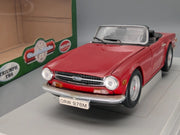 Modellautos 1:18 Britains Ertl Triumph TR6  Rot mit OVP