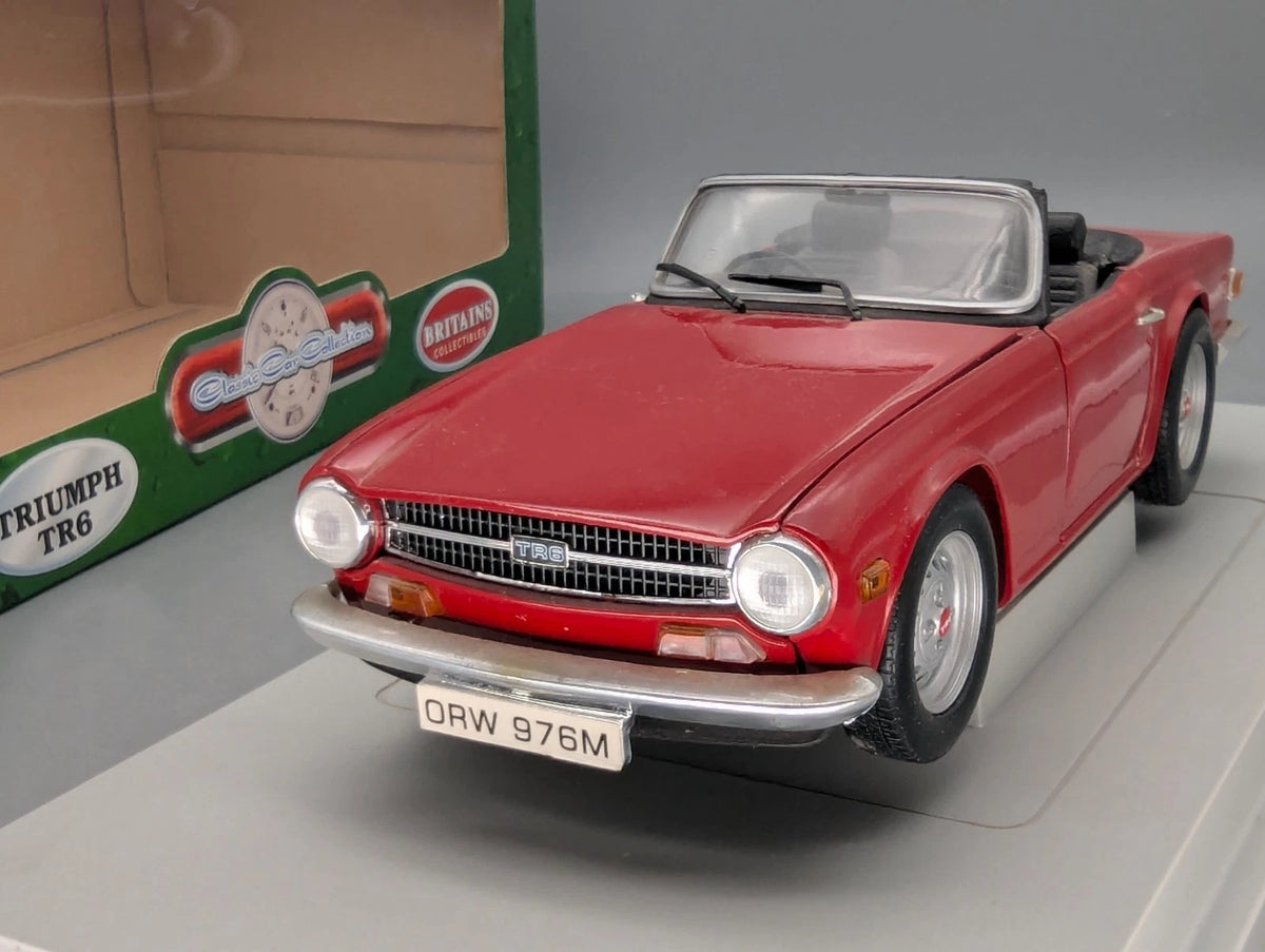 Modellautos 1:18 Britains Ertl Triumph TR6  Rot mit OVP