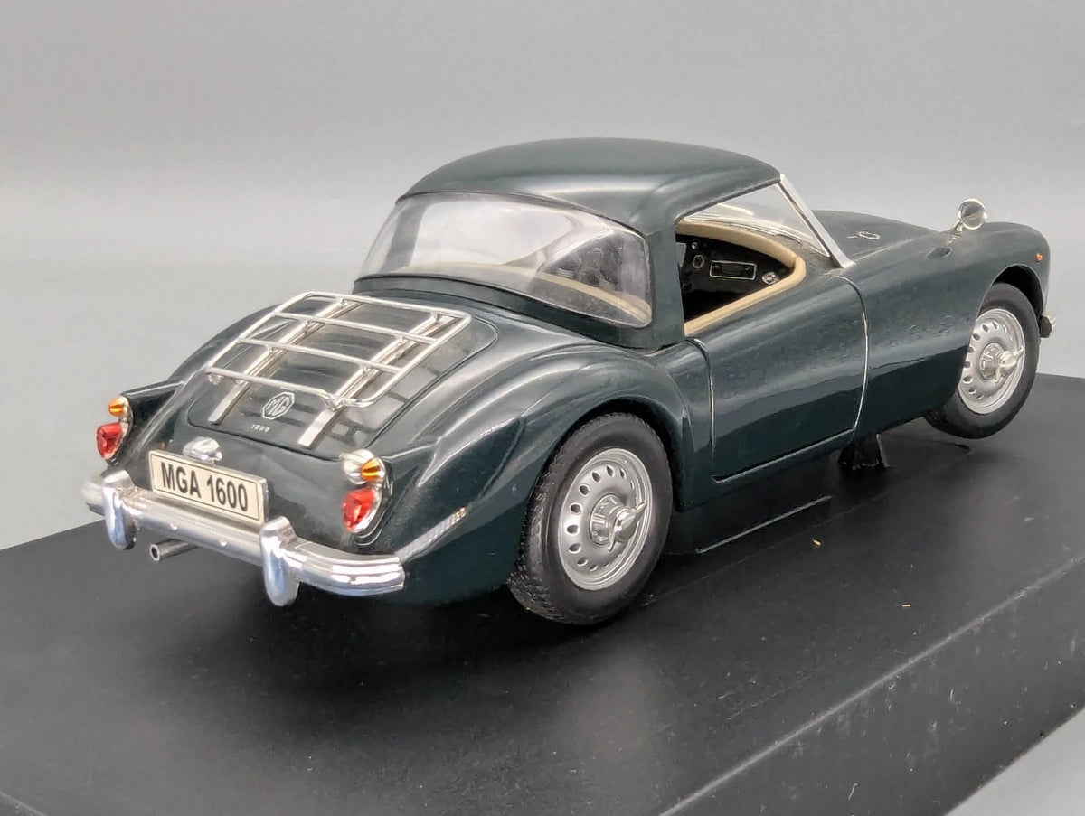 Modellautos 1:18 Revell MGA Roadster British Racing Green / Dunkel Grün mit OVP