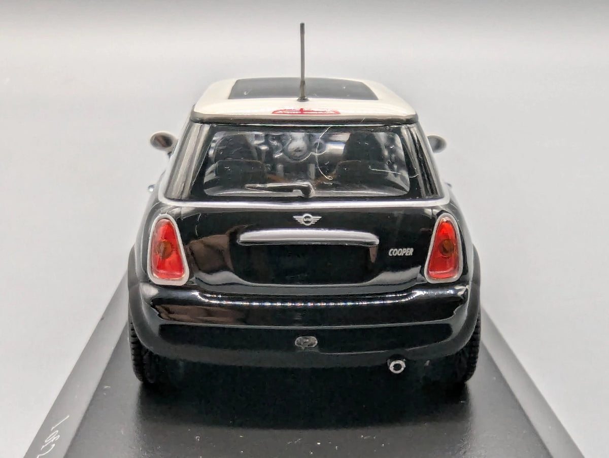 Modellautos 1:43 Minichamps Mini Cooper 2001 Black mit Haube zum Öffnen mit OVP