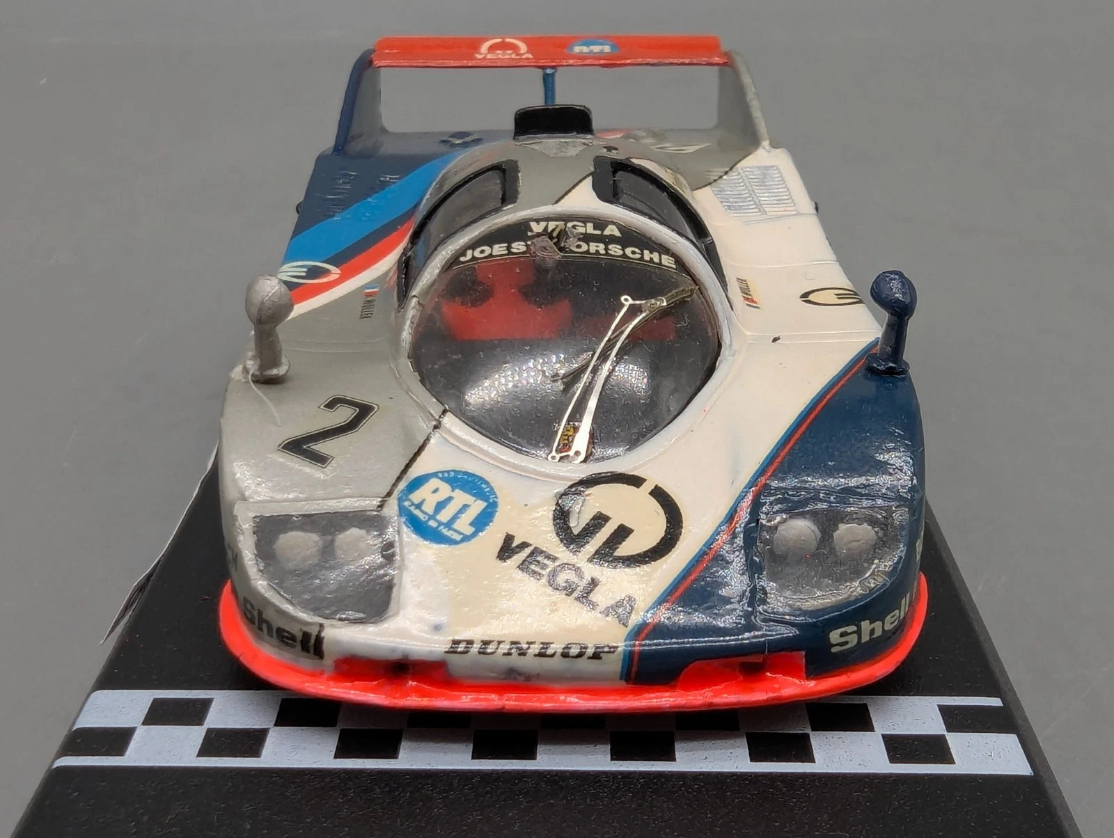 Modellautos 1:43 Mini Racing Porsche 936 C Team Joest WINNER DRM 1982 #2 Vitrine