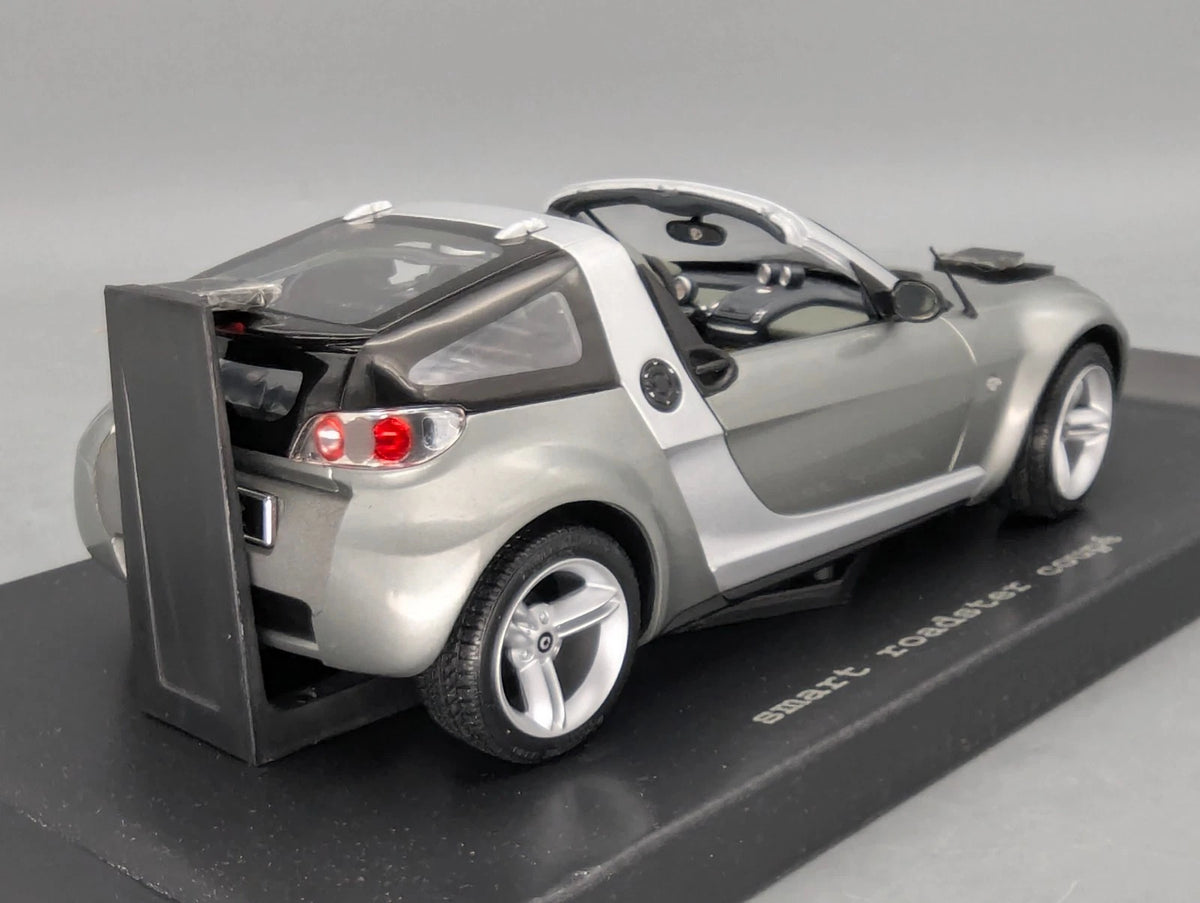 Modellautos 1:18 Kyosho Smart Roadster Coupe Glance Grey mit Dealer OVP